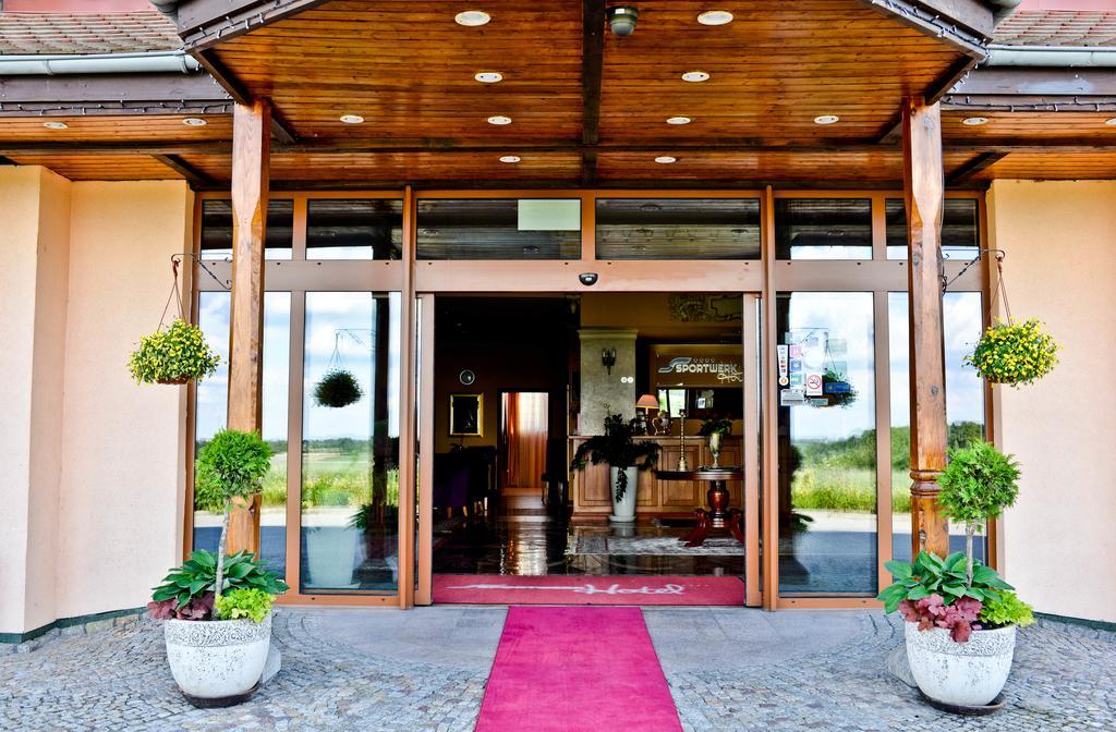 Hotel Sportwerk Tyniec Maly Exterior photo